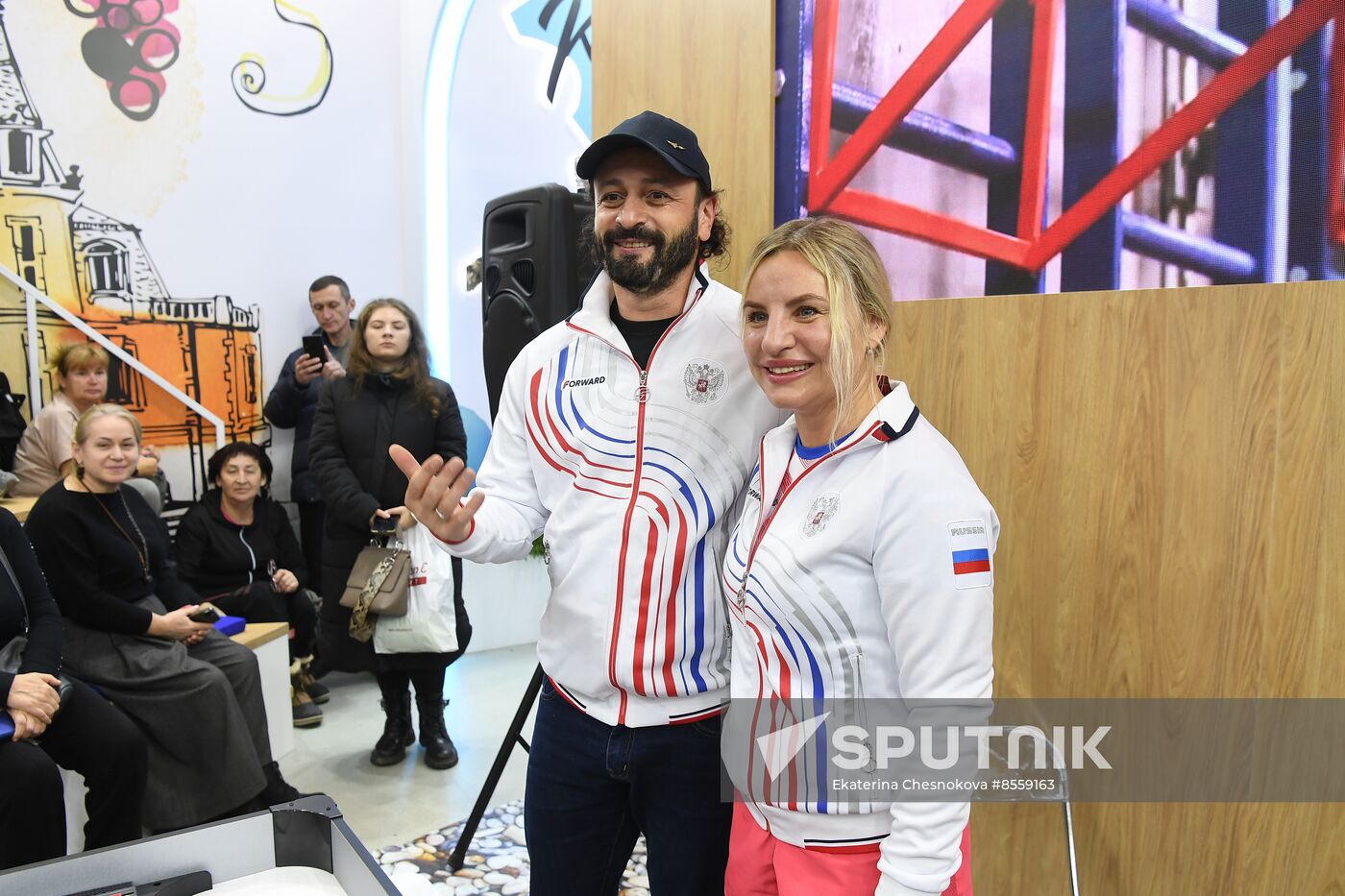 International RUSSIA EXPO forum and exhibition. Celebrity guests Ilya Averbukh and Sergei Karyakin tour Crimea stand