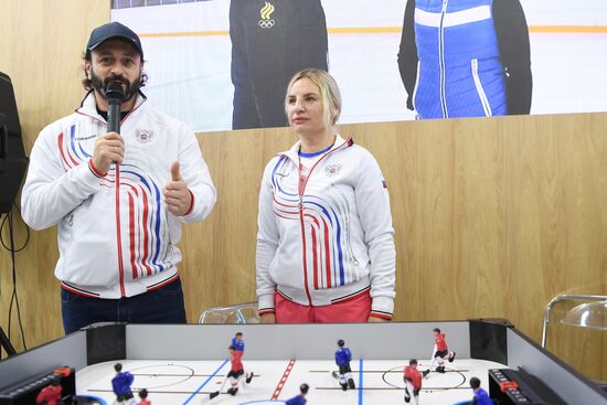 International RUSSIA EXPO forum and exhibition. Celebrity guests Ilya Averbukh and Sergei Karyakin tour Crimea stand