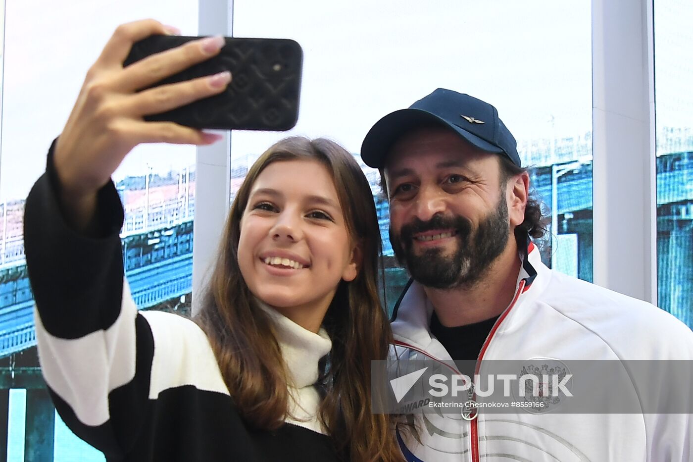 International RUSSIA EXPO forum and exhibition. Celebrity guests Ilya Averbukh and Sergei Karyakin tour Crimea stand