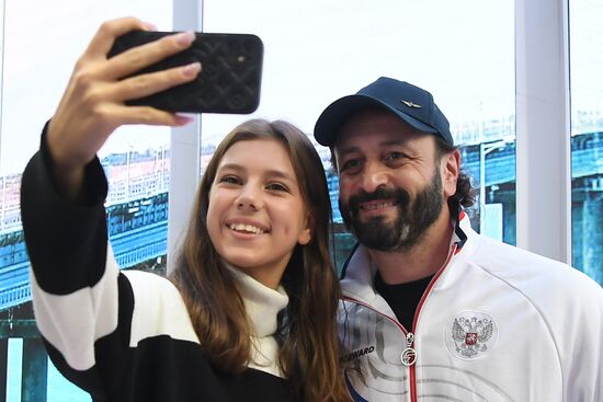 International RUSSIA EXPO forum and exhibition. Celebrity guests Ilya Averbukh and Sergei Karyakin tour Crimea stand