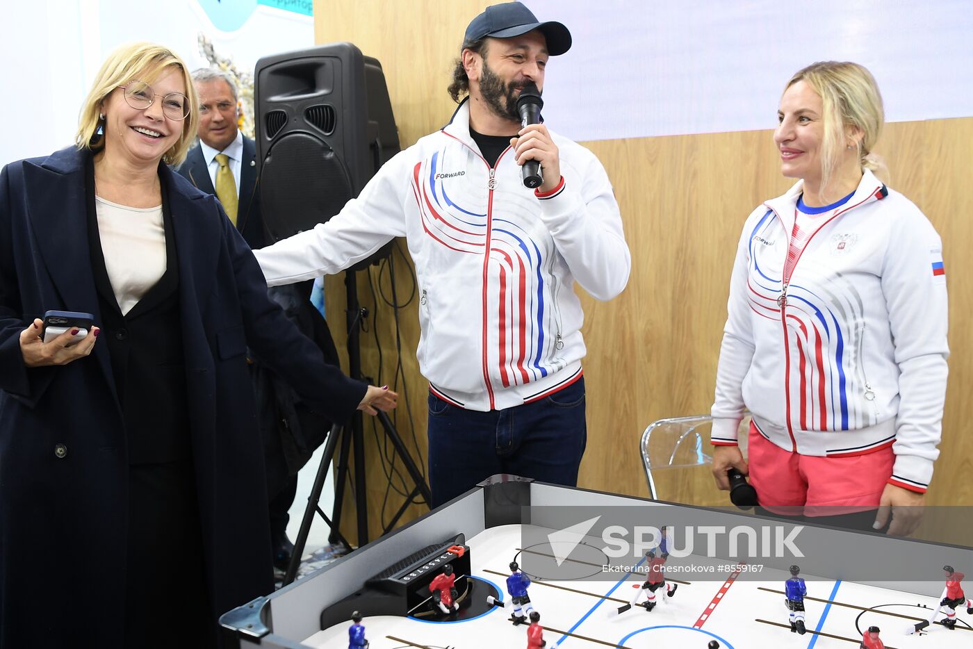 International RUSSIA EXPO forum and exhibition. Celebrity guests Ilya Averbukh and Sergei Karyakin tour Crimea stand