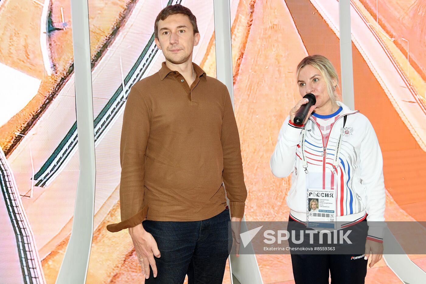 International RUSSIA EXPO forum and exhibition. Celebrity guests Ilya Averbukh and Sergei Karyakin tour Crimea stand