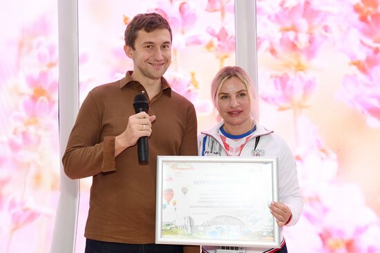 International RUSSIA EXPO forum and exhibition. Celebrity guests Ilya Averbukh and Sergei Karyakin tour Crimea stand