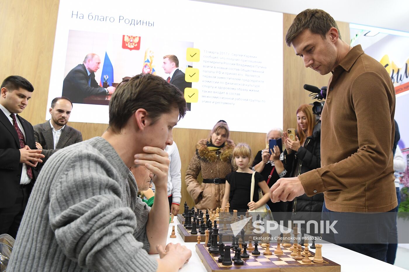 International RUSSIA EXPO forum and exhibition. Celebrity guests Ilya Averbukh and Sergei Karyakin tour Crimea stand