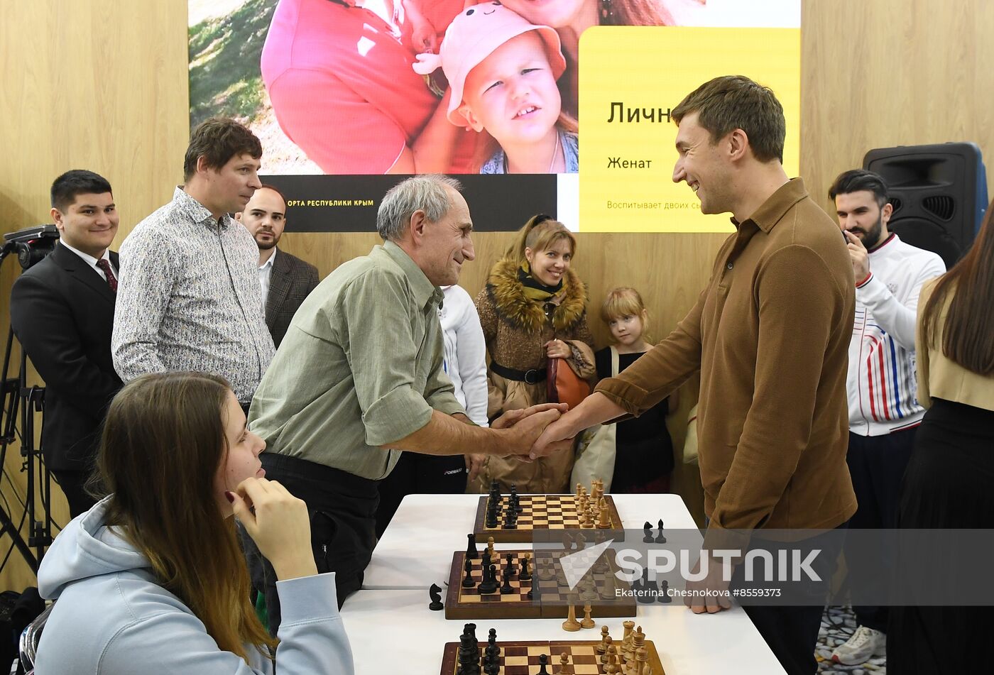 International RUSSIA EXPO forum and exhibition. Celebrity guests Ilya Averbukh and Sergei Karyakin tour Crimea stand