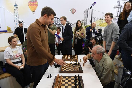 International RUSSIA EXPO forum and exhibition. Celebrity guests Ilya Averbukh and Sergei Karyakin tour Crimea stand