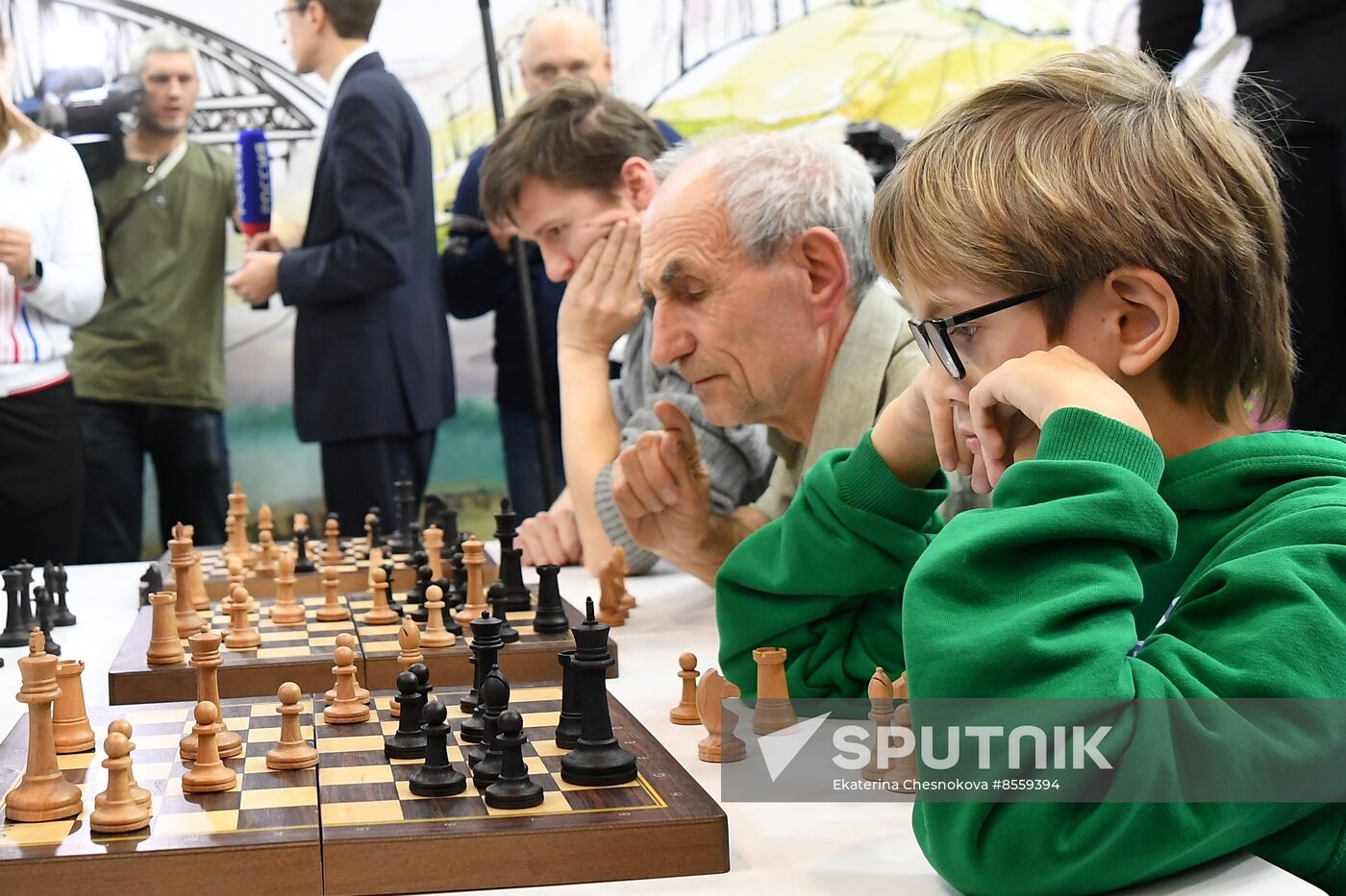 International RUSSIA EXPO forum and exhibition. Celebrity guests Ilya Averbukh and Sergei Karyakin tour Crimea stand