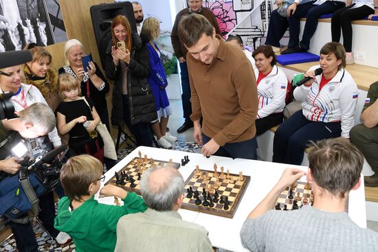 International RUSSIA EXPO forum and exhibition. Celebrity guests Ilya Averbukh and Sergei Karyakin tour Crimea stand