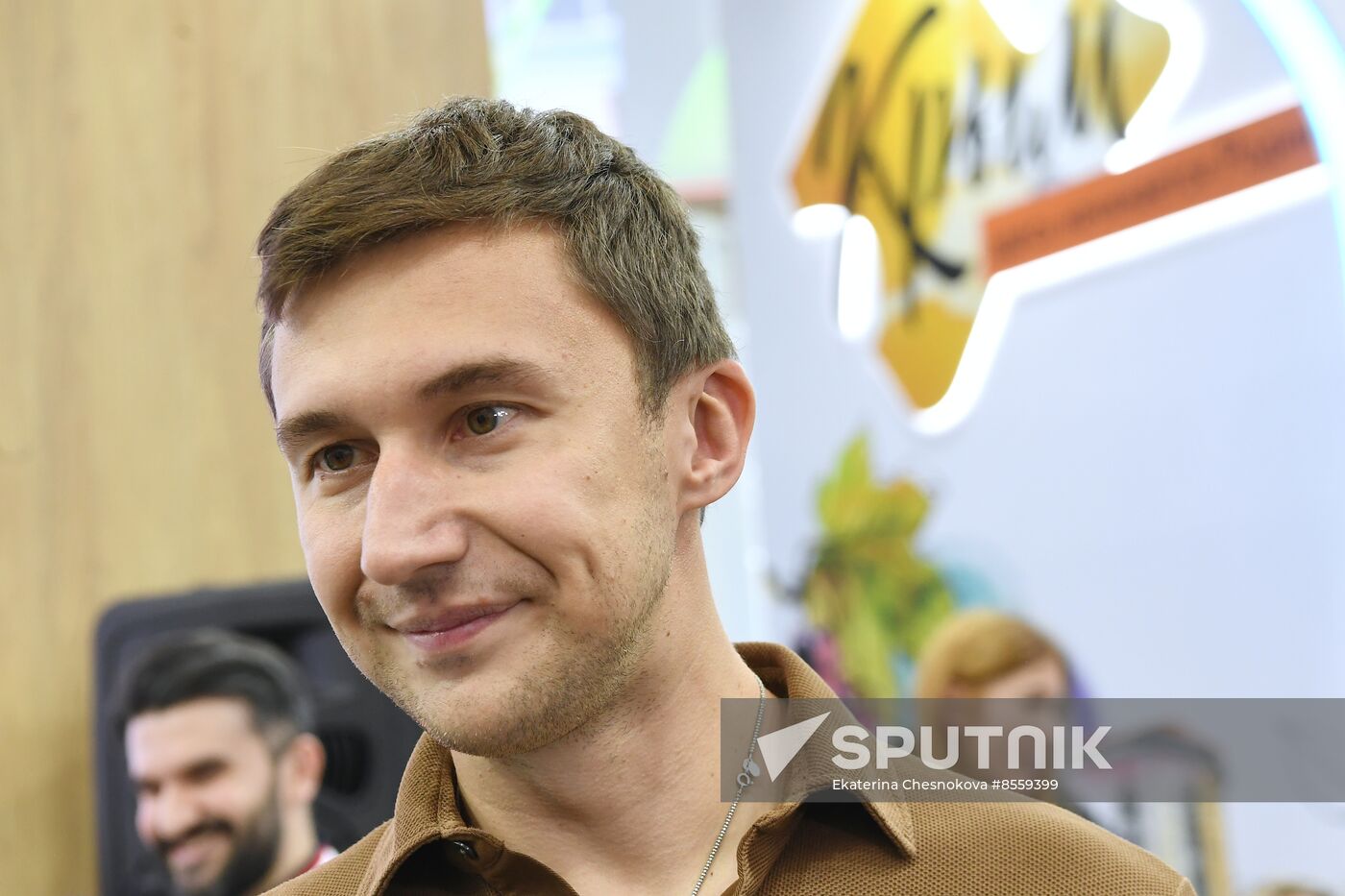 International RUSSIA EXPO forum and exhibition. Celebrity guests Ilya Averbukh and Sergei Karyakin tour Crimea stand