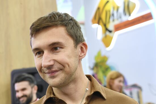 International RUSSIA EXPO forum and exhibition. Celebrity guests Ilya Averbukh and Sergei Karyakin tour Crimea stand