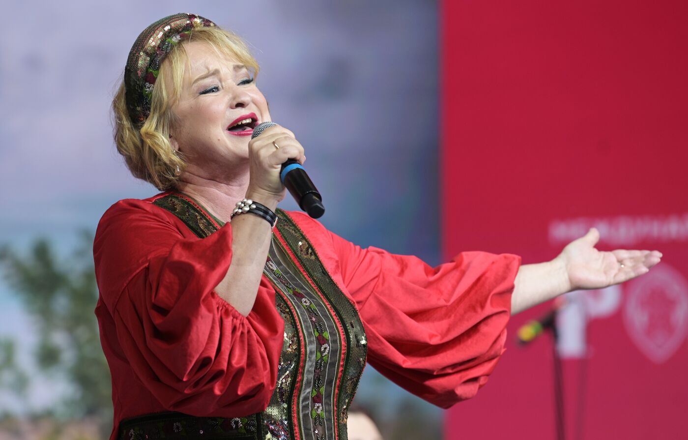 RUSSIA EXPO. Russian folk bands battle