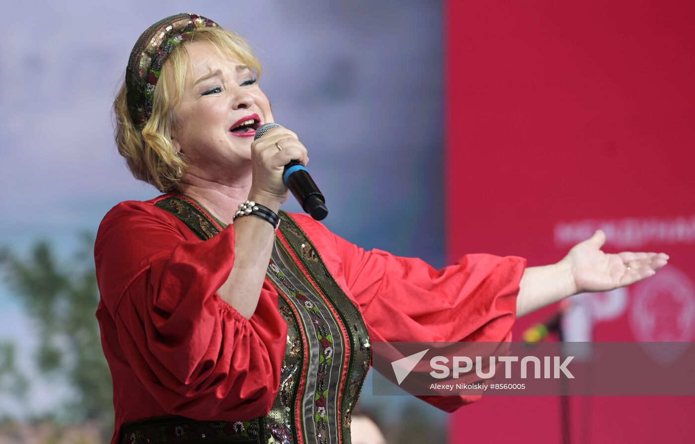 RUSSIA EXPO. Russian folk bands battle