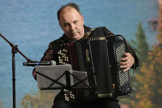 RUSSIA EXPO. Russian folk bands battle