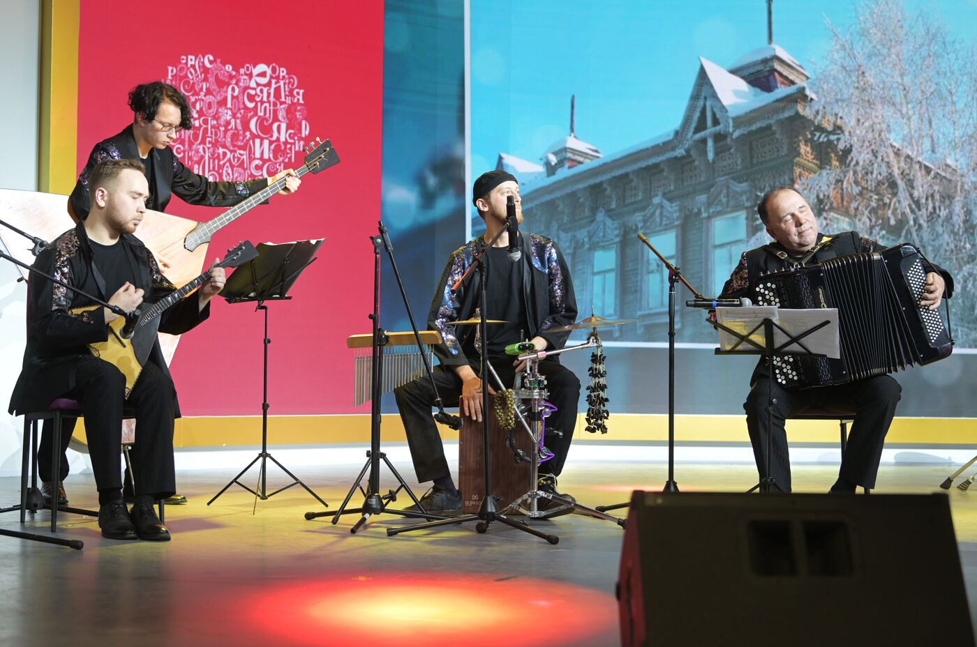 RUSSIA EXPO. Russian folk bands battle