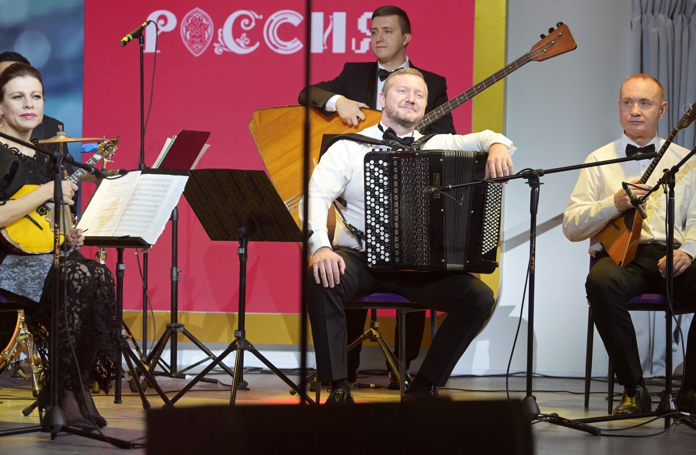 RUSSIA EXPO. Russian folk bands battle