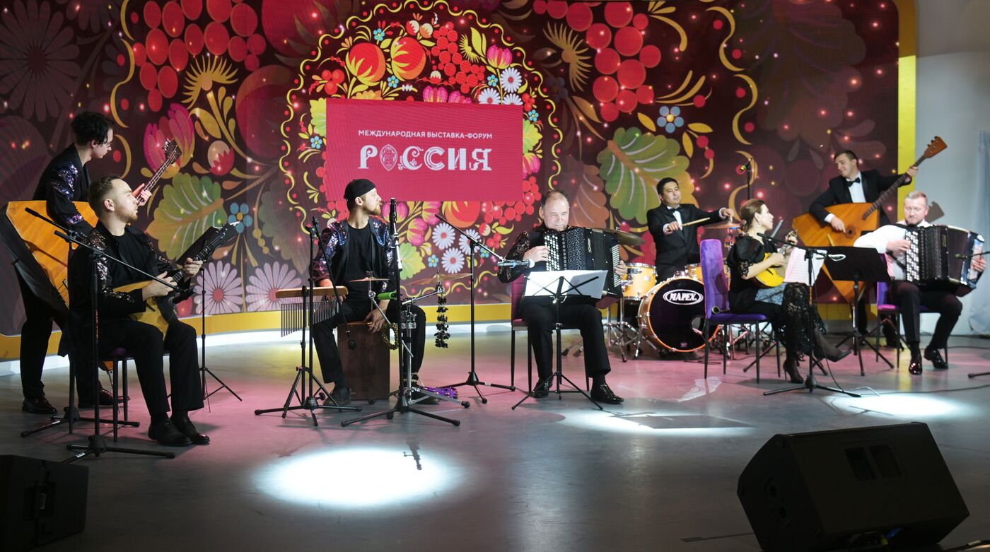 RUSSIA EXPO. Russian folk bands battle