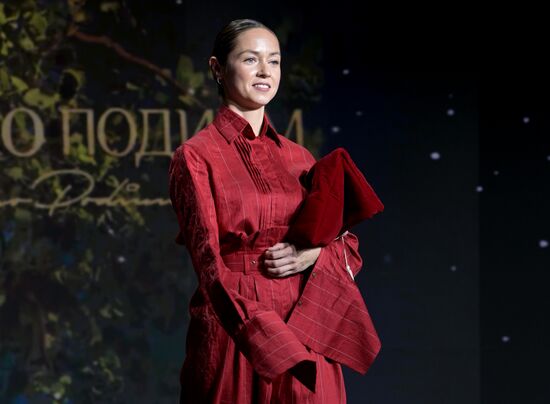 International RUSSIA EXPO forum and exhibition. Ethnic Runway fashion show and Russian Space performance