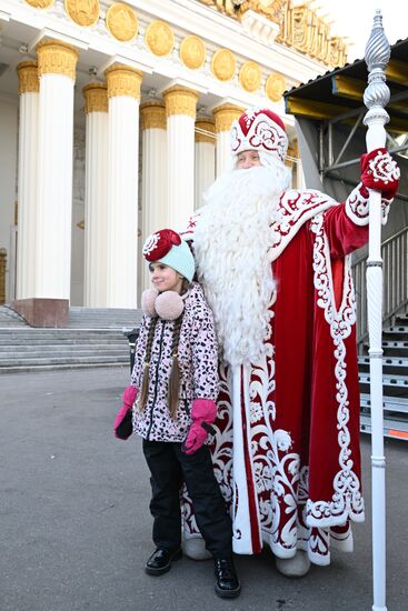 The International RUSSIA EXPO forum and exhibition. Celebrations of the birthday of Father Frost from Veliky Ustyug. Location: Russia, Moscow. Author: Sergey Pyatakov/Sputnik. RUSSIA EXPO. Birthday celebration of Father Frost from Veliky Ustyug