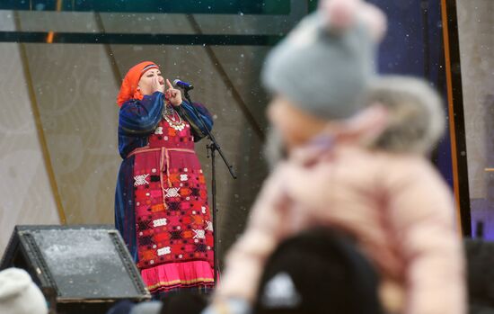 The International RUSSIA EXPO forum and exhibition. Father Frost Days. A show on the Main Stage. Location: Russia, Moscow. Author: Mikhail Voskresenskiy/Sputnik. RUSSIA EXPO. Father Frost Days - Tol Babai.