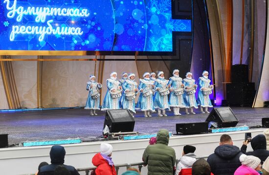The International RUSSIA EXPO forum and exhibition. A show on the Main Stage. Snow maiden drum band. Location: Russia, Moscow. Author: Mikhail Voskresenskiy/Sputnik. RUSSIA EXPO. Father Frost Days - Tol Babai.