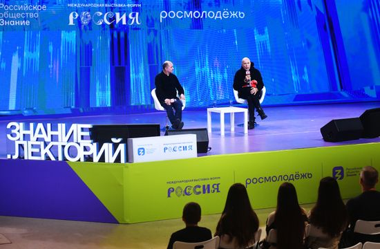 The International RUSSIA EXPO forum and exhibition. Right: Sergei Druzhko, head of the Inexplicably, Yet the Fact project. Location: Russia, Moscow. Author: Mikhail Voskresenskiy/Sputnik. RUSSIA EXPO. Inexplicably, Yet the Fact: Metaphysics of the Future. Meeting with Sergei Druzhko
