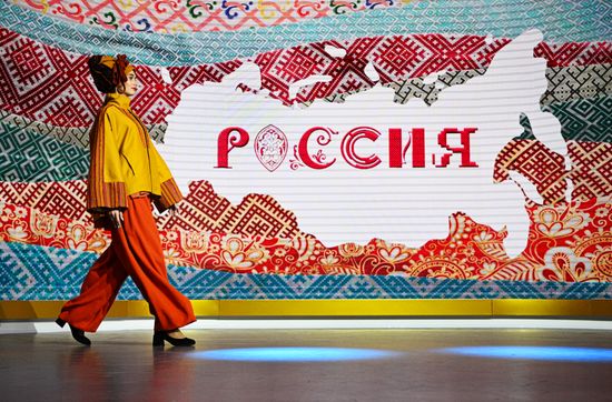 The International RUSSIA EXPO forum and exhibition. Day of the Altai Territory. An ethnic show and Altai the Craftsman, an interactive program with Altai artisans at Pavilion 75. A mosaic panel of Russia in the making. Location: Russia, Moscow. Author: Kirill Zykov/Sputnik. RUSSIA EXPO. Day of the Altai Territory
