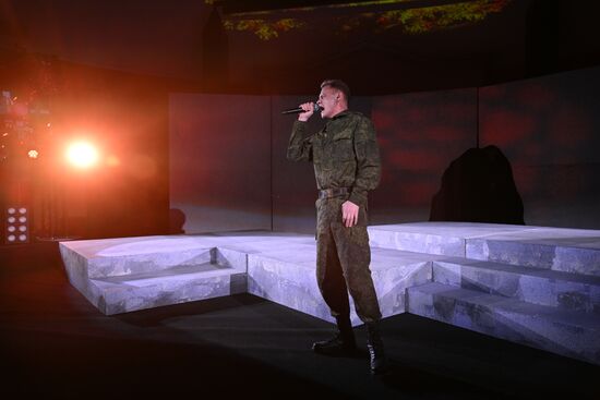 The International RUSSIA EXPO forum and exhibition. Pavilion 58 (The Slovo Museum of Slavic Literature). Pictured: Songer and actor Sergei Nikhayenko. Location: Russia, Moscow. Author: Ramil Sitdikov/Sputnik. RUSSIA EXPO. Concert: The Real Ones