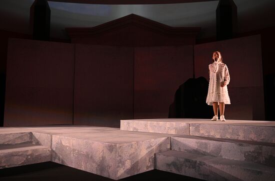 The International RUSSIA EXPO forum and exhibition. Pavilion 58 (The Slovo Museum of Slavic Literature). Pictured: Singer Yelizaveta Marinich. Location: Russia, Moscow. Author: Ramil Sitdikov/Sputnik. RUSSIA EXPO. Concert: The Real Ones