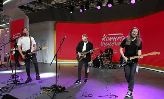 The International RUSSIA EXPO forum and exhibition Show by Yevgeny Trofimov and Culture Room band at Pavilion No. 75. Location: Russia, Moscow. Author: Kirill Zykov/Sputnik. RUSSIA EXPO. Show by Yevgeny Trofimov and Culture Room band