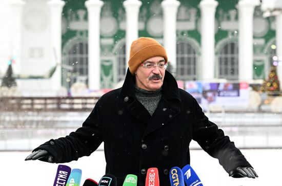 Assembling ice rink at VDNKh