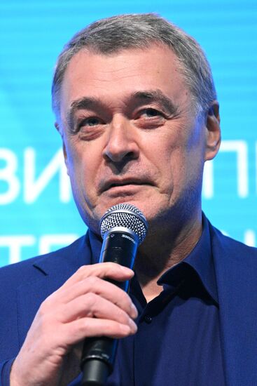 RUSSIA EXPO. Meeting with Russian journalism legend Yury Kostin