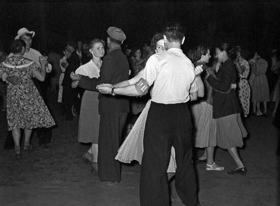 Gorlovka youth night off in Lenin Culture Center