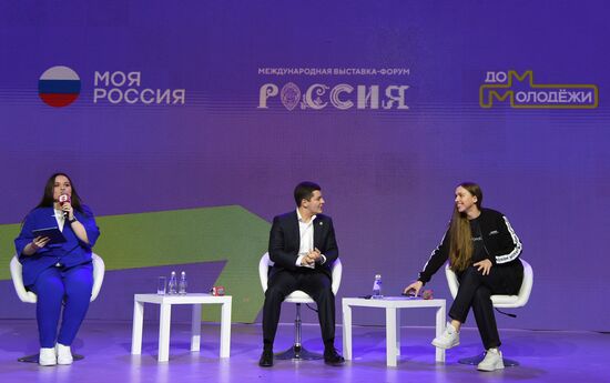 The RUSSIA EXPO International Forum and Exhibition. Meeting with participants in the My Russia tours from the Volnovakha District. Dmitry Artyukhov, Governor of the Yamalo-Nenets Autonomous Area, and Ksenia Razuvayeva, Director of the Federal Agency for Youth Affairs. Location: Russia, Moscow. Author: Ekaterina Chesnokova/Sputnik. RUSSIA EXPO. Yamal-Nenets Autonomous Area Day