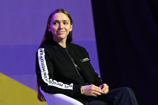 The RUSSIA EXPO International Forum and Exhibition. Meeting with participants in the My Russia tours from the Volnovakha District. Ksenia Razuvayeva, Director of the Federal Agency for Youth Affairs. Location: Russia, Moscow. Author: Ekaterina Chesnokova/Sputnik. RUSSIA EXPO. Yamal-Nenets Autonomous Area Day