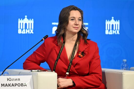 The International RUSSIA EXPO Forum and Exhibition. A panel discussion on the training of top-tier athletes involving Yamal biathletes. Yulia Makarova, world champion in biathlon. Location: Russia, Moscow. Author: Ekaterina Chesnokova/Sputnik. RUSSIA EXPO. Yamal-Nenets Autonomous Area Day