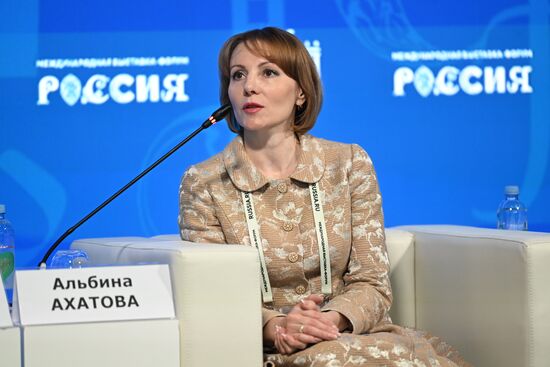 The International RUSSIA EXPO Forum and Exhibition. A panel discussion on the training of top-tier athletes involving Yamal biathletes. Albina Akhatova, Olympic champion in biathlon. Location: Russia, Moscow. Author: Ekaterina Chesnokova/Sputnik. RUSSIA EXPO. Yamal-Nenets Autonomous Area Day