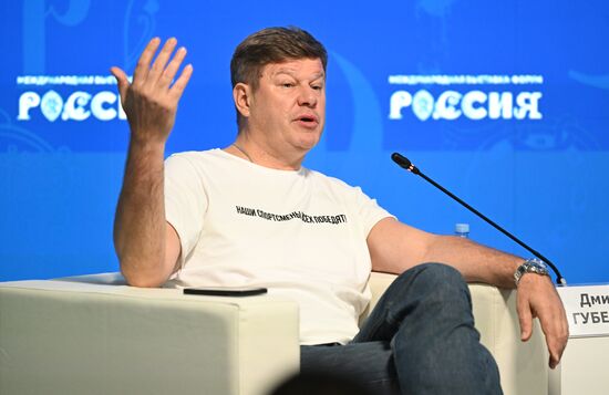 The International RUSSIA EXPO Forum and Exhibition. A panel discussion on the training of top-tier athletes involving Yamal biathletes. Sports news commentator Dmitry Guberniyev. Location: Russia, Moscow. Author: Ekaterina Chesnokova/Sputnik. RUSSIA EXPO. Yamal-Nenets Autonomous Area Day