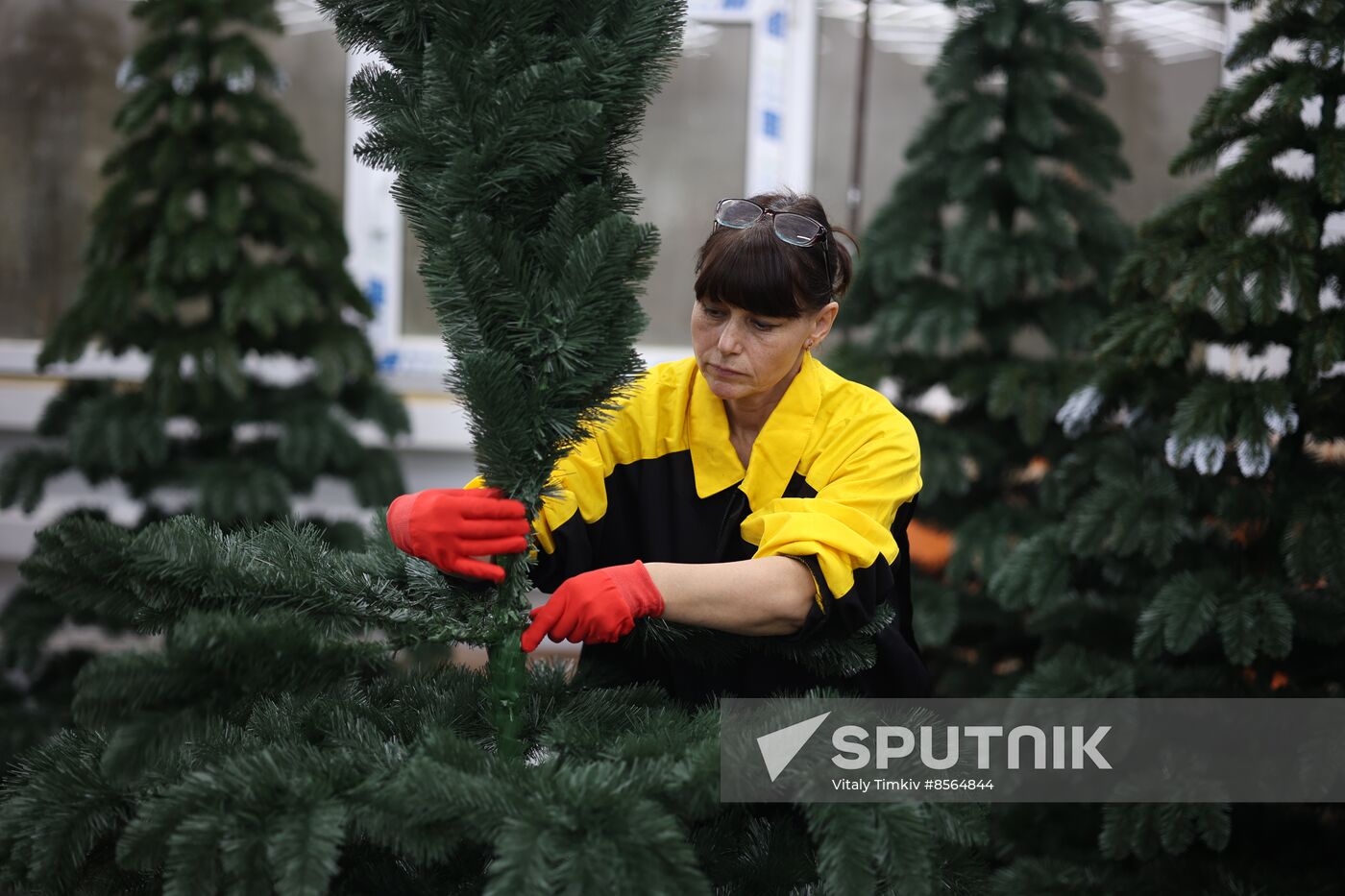 Russia New Year Season Preparations