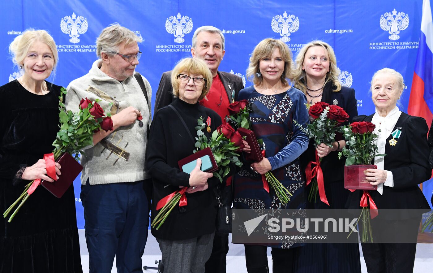 RUSSIA EXPO. Olga Lyubimova presents state decorations to cultural figures