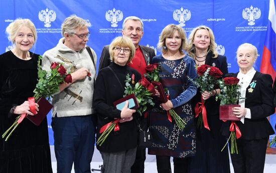 RUSSIA EXPO. Olga Lyubimova presents state decorations to cultural figures