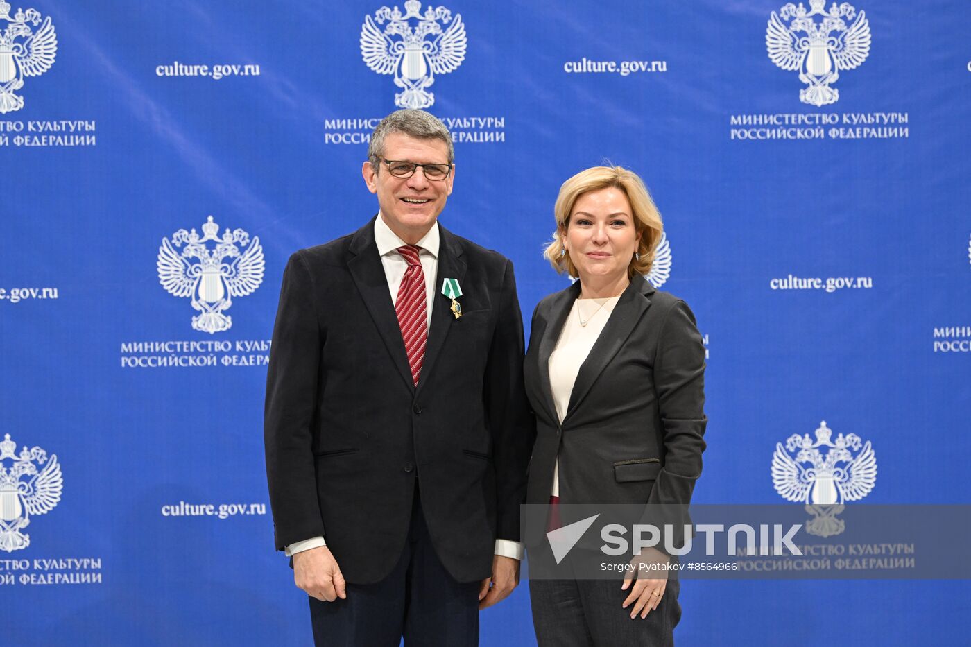 RUSSIA EXPO. Olga Lyubimova presents state decorations to cultural figures