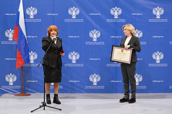 RUSSIA EXPO. Olga Lyubimova presents state decorations to cultural figures