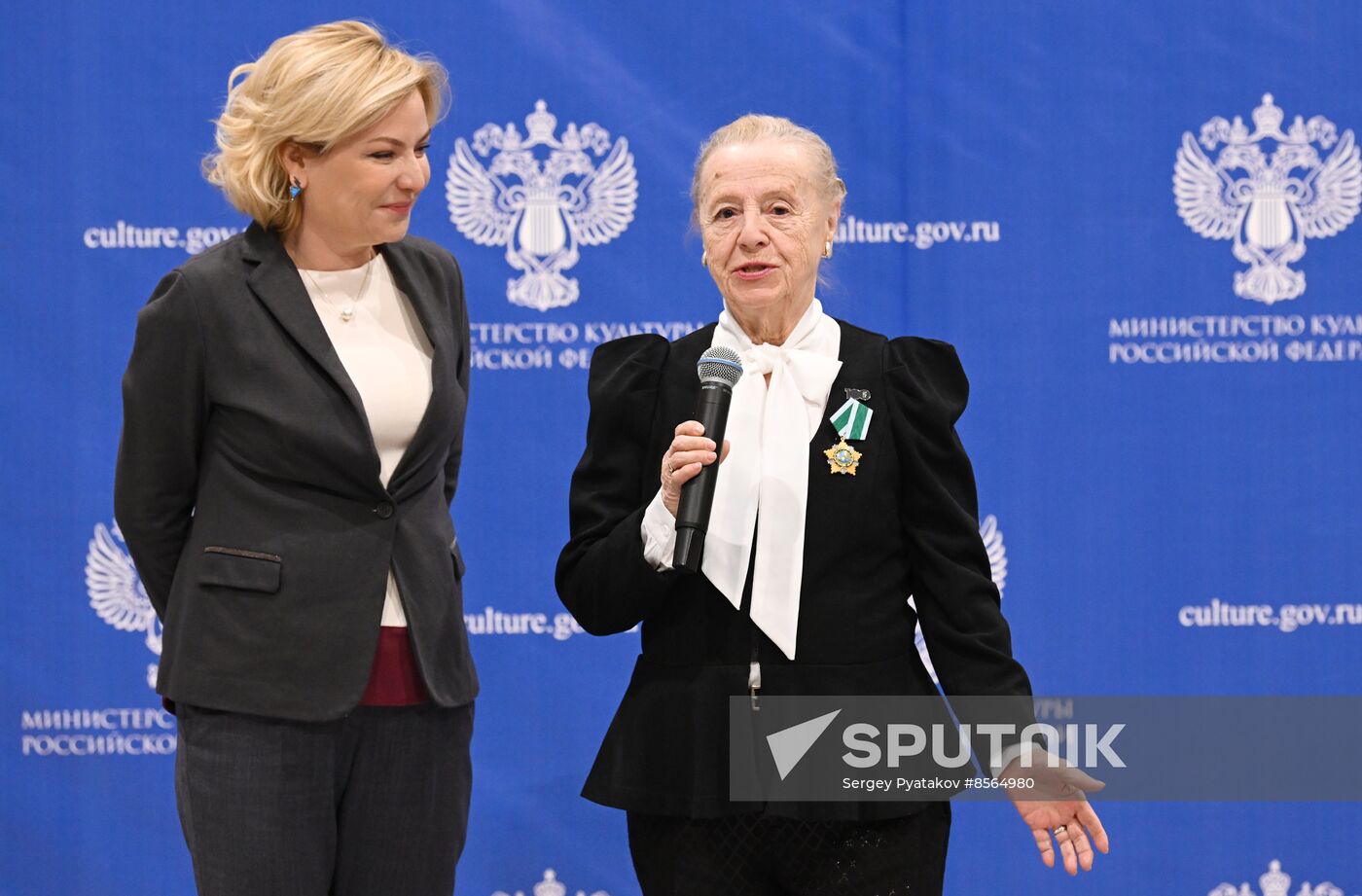 RUSSIA EXPO. Olga Lyubimova presents state decorations to cultural figures