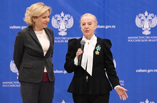 RUSSIA EXPO. Olga Lyubimova presents state decorations to cultural figures