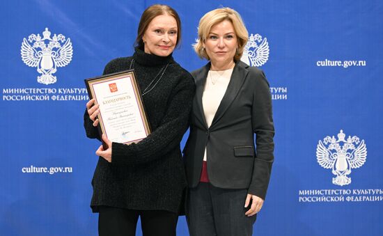 RUSSIA EXPO. Olga Lyubimova presents state decorations to cultural figures