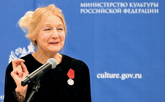 RUSSIA EXPO. Olga Lyubimova presents state decorations to cultural figures