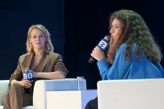 The International RUSSIAN EXPO Pavilion 57 House of Knowledge. Where Technologies Meet: VK-day Alexandra Rebenok, actress, left, Alexandra Babkina, Director of VK social projects. Location: Russia, Moscow. Author: Alexey Nikolskiy/Sputnik. RUSSIA EXPO. Where Technologies Meet. VK-day