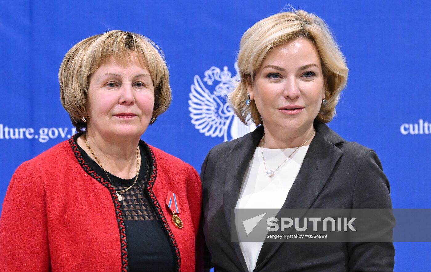 RUSSIA EXPO. Olga Lyubimova presents state decorations to cultural figures