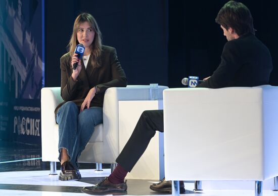 The International RUSSIA EXPO Pavilion 57 House of Knowledge. Where Technologies Meet: VK-day. Anna Stepanova, Deputy Vice-President for VK Educational Projects, Anton Lavrentiev, actor, singer, TV and radio presenter Location: Russia, Moscow. Author: Alexey Nikolskiy/Sputnik. RUSSIA EXPO. Where Technologies Meet. VK-day