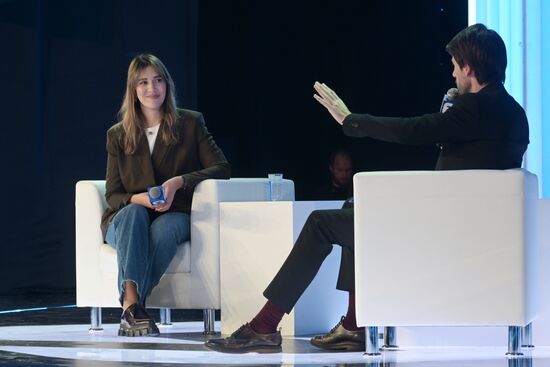 The International RUSSIA EXPO Pavilion 57 House of Knowledge. Where Technologies Meet: VK-day. Anna Stepanova, Deputy Vice-President for VK Educational Projects, Anton Lavrentiev, actor, singer, TV and radio presenter. Location: Russia, Moscow. Author: Alexey Nikolskiy/Sputnik. RUSSIA EXPO. Where Technologies Meet. VK-day